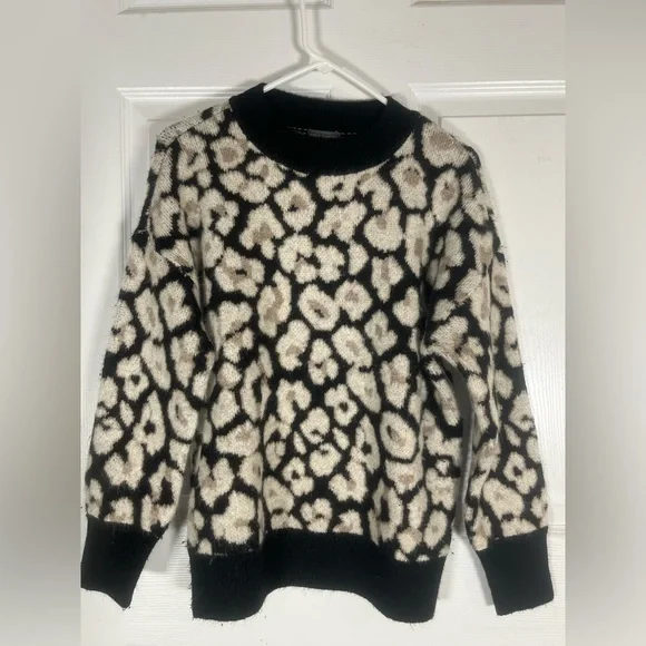 Vince Camuto Abstract Print Sweater - Picture 2 of 3
